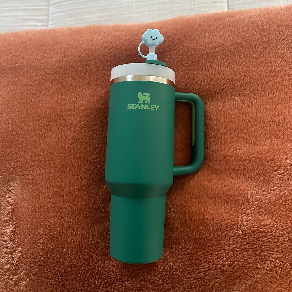 Green Stanley w/ Cloud Straw Cover